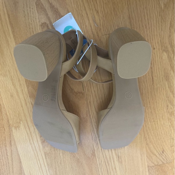 Women's Lauren Heels - Universal Thread - Picture 7 of 7